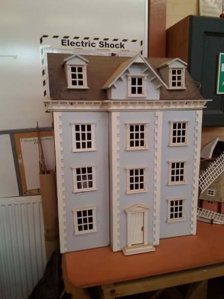 Photo of free Georgian Dollshouse (World's End RH15) #1