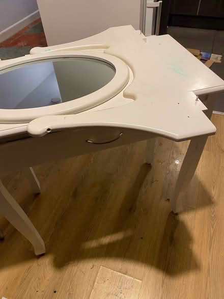 Photo of free White dressing table (B29) #2