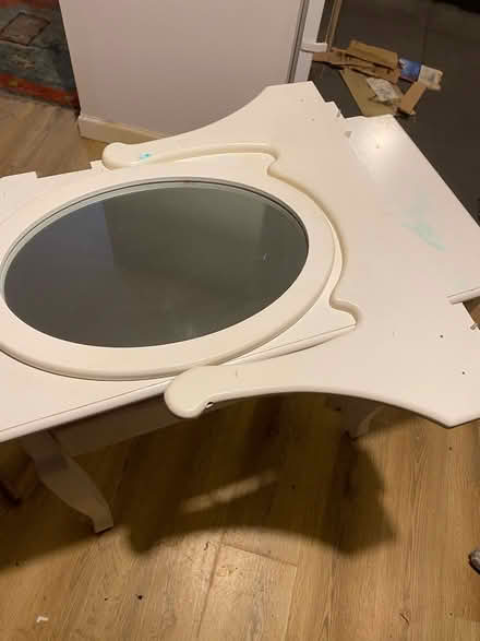 Photo of free White dressing table (B29) #1