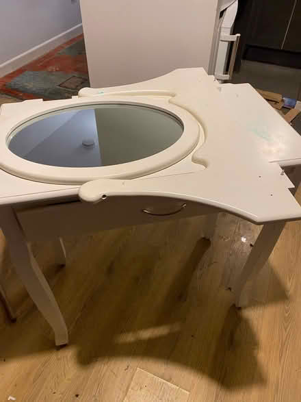 Photo of free White dressing table (B29) #3