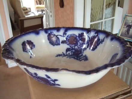 Photo of free Old ceramic bowl (Emerson Park RM11) #1