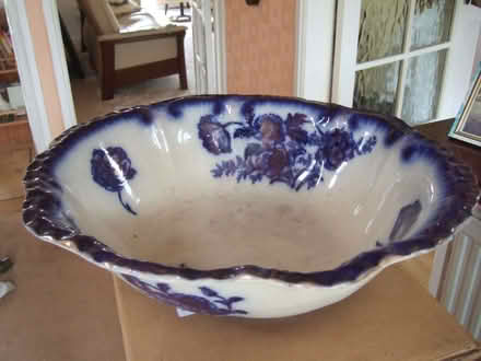 Photo of free Old ceramic bowl (Emerson Park RM11) #3