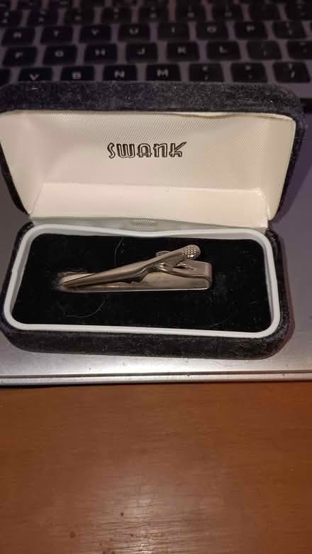 Photo of free roach tie clip (melrose) #1