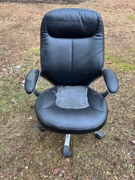 Photo of free Black office chair (Schooleys mountain) #4