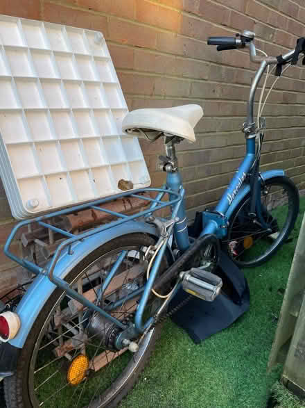 Photo of free vintage ladies bike (LU2) #2