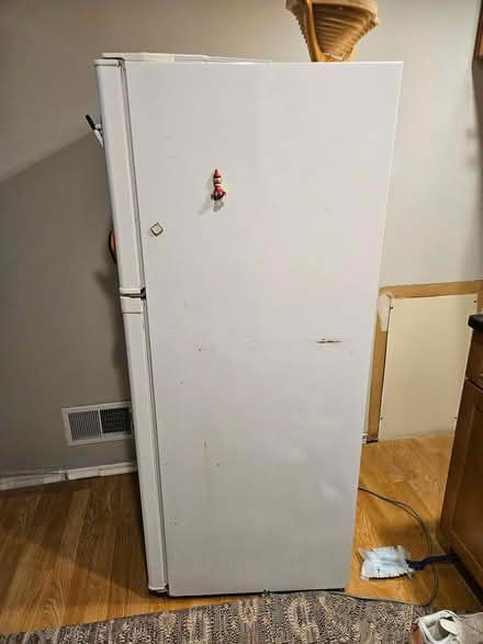 Photo of free Non working 10 cu ft refrigerator (13 1/2 and Farmington) #1