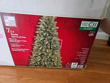 Photo of free 7.5 Christmas tree (13 1/2 and Farmington) #1