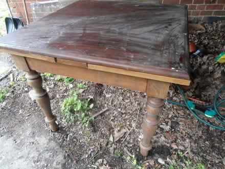 Photo of free Extendable Leaf Table. (Newnham RG27) #1