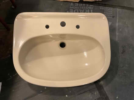 Photo of free Vintage basin and pedestal (Cellardyke KY10) #1