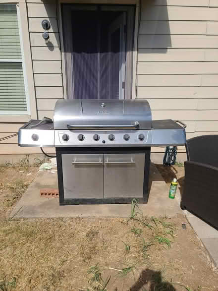 Photo of free 4 Burner Grill (130 / 969) #1