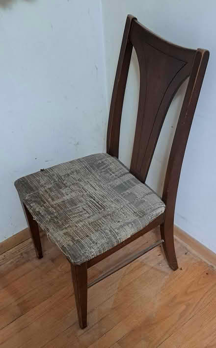 Photo of free 3 dining room chairs (just NE of I55 and Lemont Rd) #1