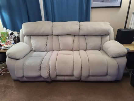 Photo of free Recliner Couch (130 / 969) #2