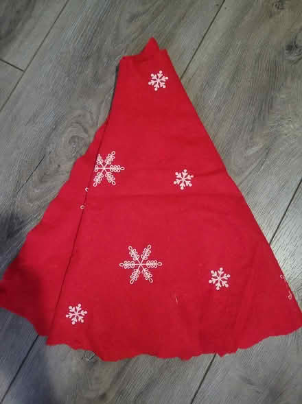 Photo of free Christmas Tree Skirt (Chico) #1