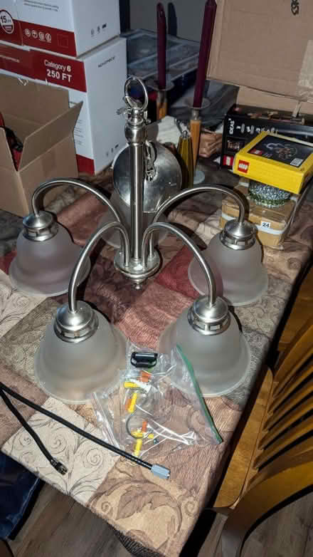 Photo of free 5 bulb chandelier/hanging light (San Pedro and Osuna) #1