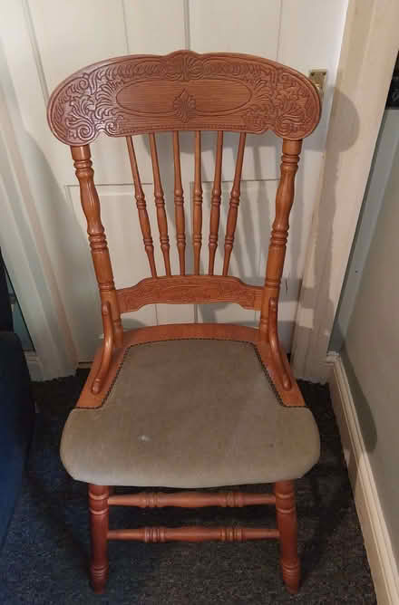 Photo of free 4 dinning room chairs (Epping CM16) #1