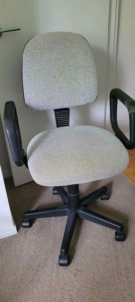 Photo of free Office chair on castors (Nth Ipwich) #3