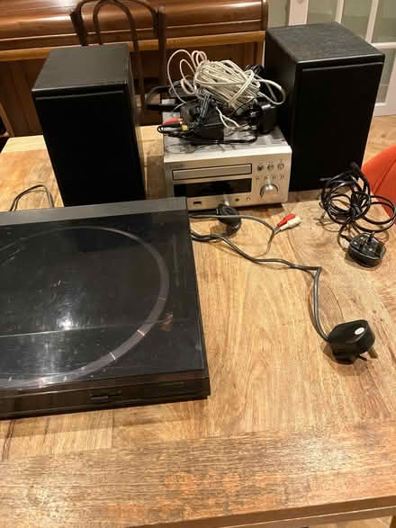 Photo of free Hifi sterio (Redcliffe BS1) #1