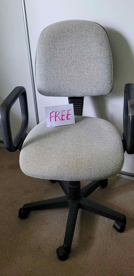 Photo of free Office chair on castors (Nth Ipwich) #1