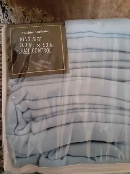 Photo of free electric blanket (Woodridge-near 75th and Janes) #2