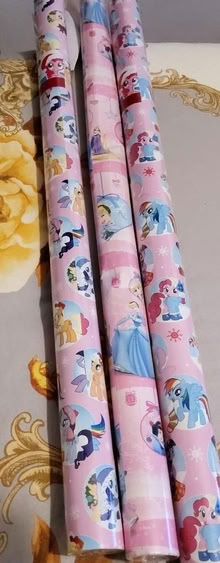 Photo of free Children's pink Christmas wrapping paper (Fenlake MK42) #1