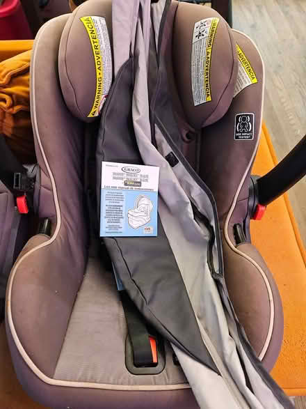 Photo of free Two used Graco car seats (Wheaton) #1