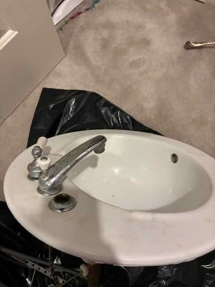 Photo of free 2 white sinks (Lake Oswego (Lake Oswego (SW Portland)) #3