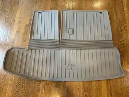 Photo of free Floor mats - Toyota Highlander (Winchester MA) #1