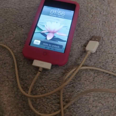 Photo of free Old Apple ipod (Dagenham RM10) #1