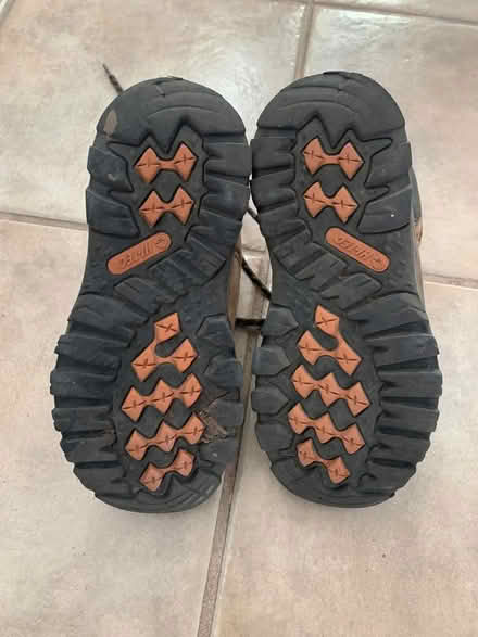 Photo of free Kids hiking boots size US 3.5 (Lawrence/ El Camino Real) #2