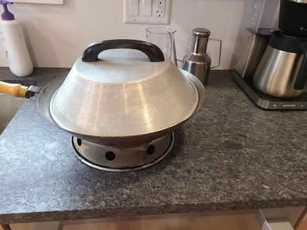 Photo of free wok with cover (SE highland park) #1