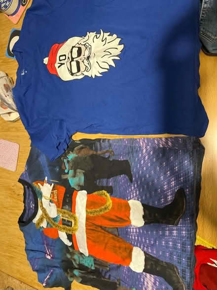 Photo of free 2x teen boy Christmas tshirt (St Stephens AL3) #1