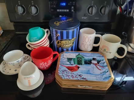 Photo of free mug, tin assortment (Corner Guilford/Oakland Mills) #1