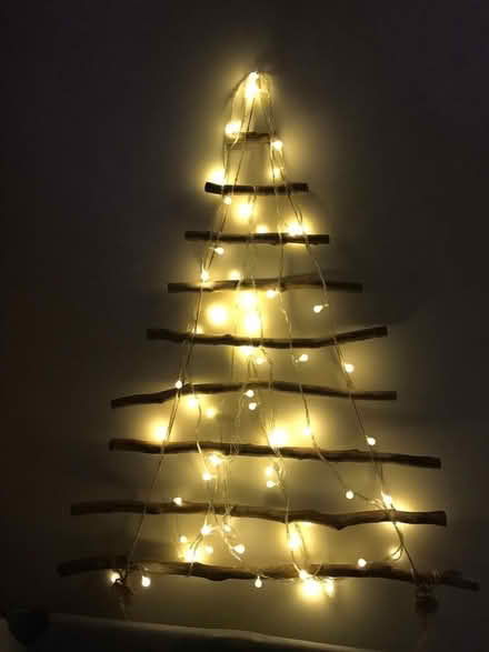 Photo of Christmas tree (Sunbury-on-Thames TW16) #1