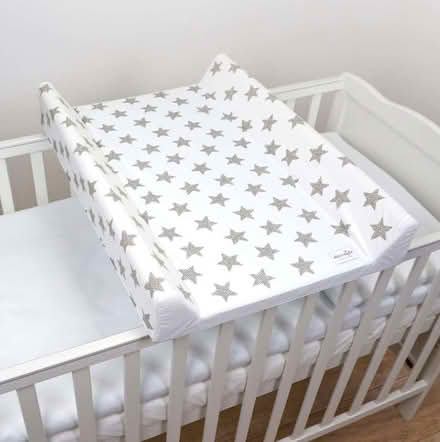 Photo of free Changing hard mat for babies (Richmond TW9) #3