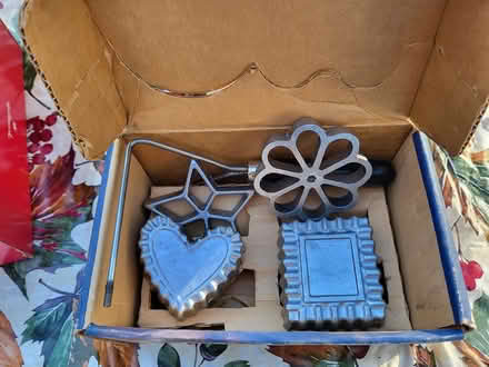 Photo of free Vintage pizzelle iron (Downers Grove (south side)) #1