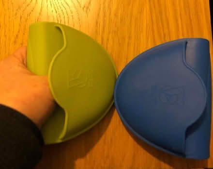 Photo of free Pair of silicone oven mitts (Stoke Gifford BS34) #1