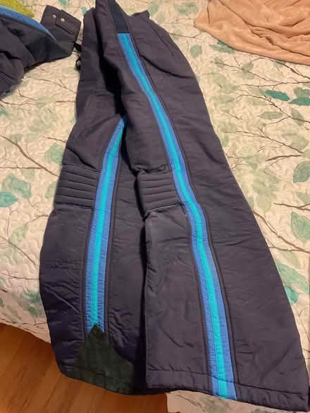 Photo of free Mens small ski jacket & pants (Burnhamthorpe and Tomken) #4