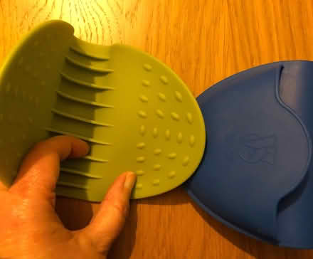 Photo of free Pair of silicone oven mitts (Stoke Gifford BS34) #2