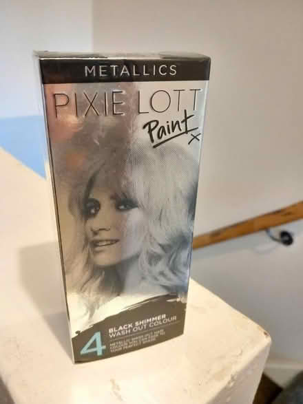 Photo of free Pixie Lott hair color - black (Oxlease AL10) #1