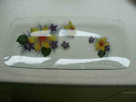 Photo of free Oblong glass serving dish with daffodil/floral design (Kempsey WR5) #1