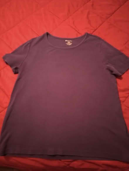 Photo of free Short sleeve women's XL tee (Corona, Main & Parkridge) #1