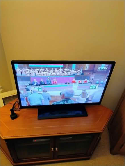 Photo of free Linsar 28 inch TV with Freeview (Dunblane FK15) #1