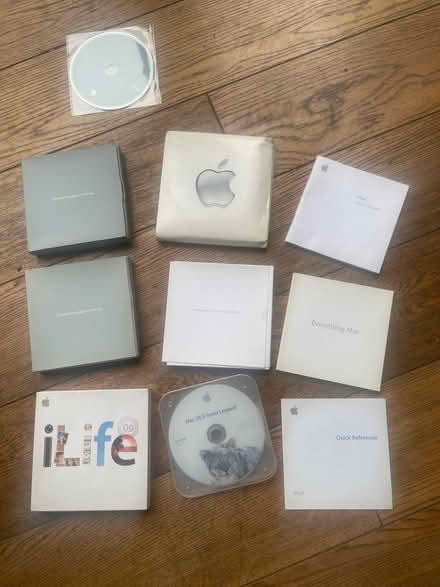 Photo of free Old Mac OS/X install discs. (Pond Park HP5) #1