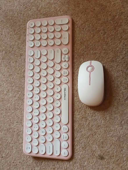 Photo of free Pink wireless keyboard and mouse (Bruntsfield EH10) #1