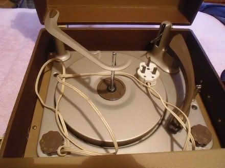 Photo of free old valve record player working (SE11 Kennington NR war museum) #1