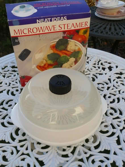 Photo of free Microwave veg/fish steamer dish with vented lid VGC (Kempsey WR5) #1