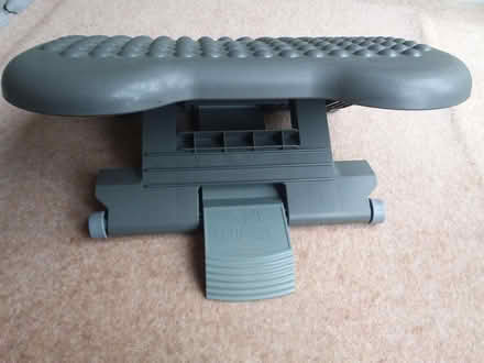 Photo of free HOMCOM Footrest Adjustable Height & Angle Tilting Platform (Barton-on-Sea BH25) #2