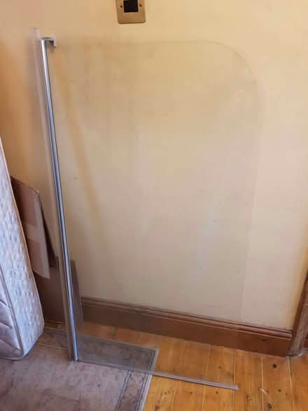 Photo of free Shower Screen - 137x75cm clear glass (Hornchurch RM12) #1