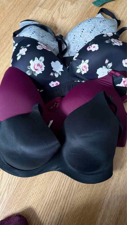 Photo of free 4x non wired 32DD bras (Springbank, GL51) #1