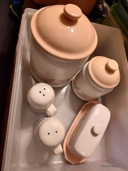 Photo of free China set for 8 (Westmont) #4